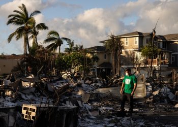 Dolor y rabia en Hawái tras incendio que dejó al menos 93 muertos