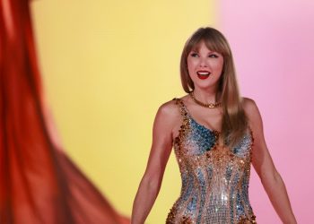 Fans esperan a Taylor Swift en América Latina entre fervor y frustración