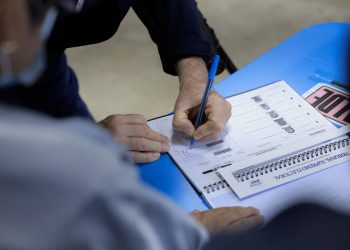 Guatemaltecos votan en Washington, confrontan problemas en Los Ángeles