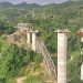 Al menos 18 muertos en India al derrumbarse un puente ferroviario en construcción