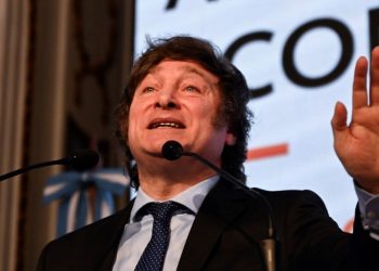 Escrutinio final de primarias acorta distancia entre presidenciables en Argentina