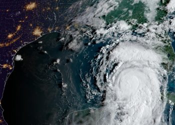 Tormenta tropical Idalia se convierte en huracán al acercarse a Florida