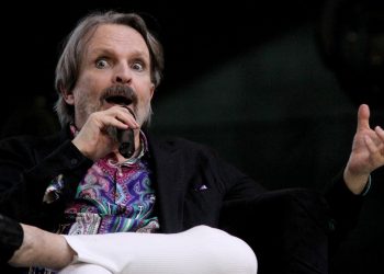 Ocho asaltantes encapuchados irrumpen en la casa de Miguel Bosé, en México