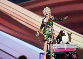 Dolly Parton canta con los últimos Beatles vivos «Let It Be» en nuevo álbum de la estrella del country