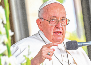 Papa Francisco condena la violencia que afecta a Ecuador