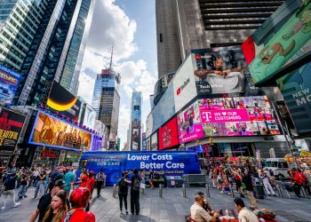 Un profesor es acusado de atraer mujeres de El Salvador para Nueva York y violarlas