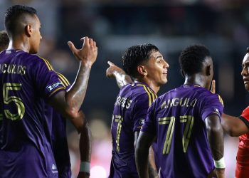 Técnico del Orlando City enfurece con el árbitro salvadoreño, Iván Barton, y con el «circo» de Messi