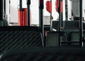 Mueren siete personas tras volcar autobús que transportaba aficionados del Corinthians en Brasil
