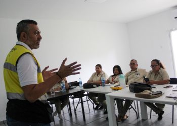 Capacitan en seguridad vial a promotores de salud de Chalatenango