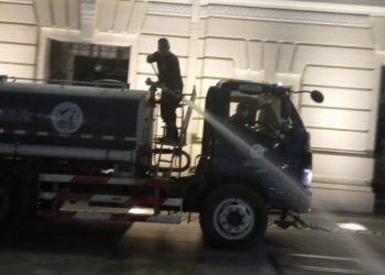 Plazas del Centro Histórico de San Salvador son intervenidas con una jornada de limpieza