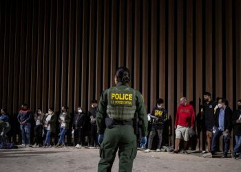 México encuentra 231 migrantes de Guatemala y El Salvador en contenedor de un camión