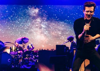 El grupo The Killers se disculpa por invitar a un ruso al escenario en Georgia
