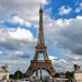 Un hombre salta en paracaídas desde la Torre Eiffel antes de ser detenido
