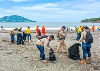 Autoridades realizan jornada de limpieza en Playitas, La Unión