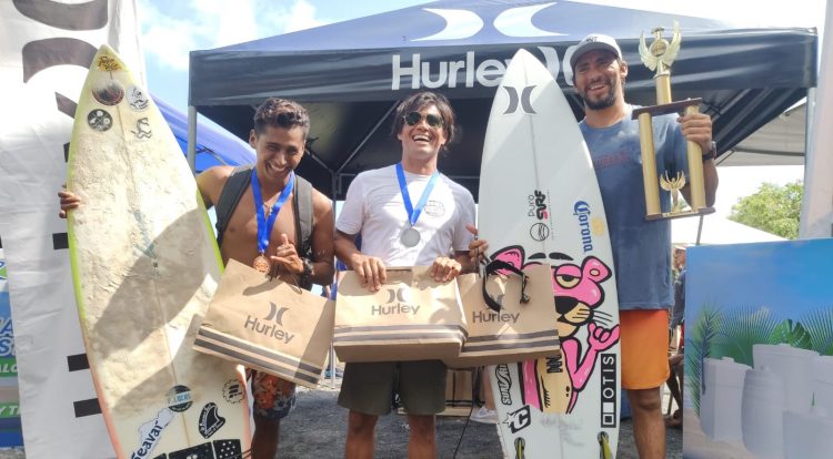 Bryan Pérez ganó la categoría abierta en la primera fecha del campeonarto de surf. Fotos: Federación de Surf.