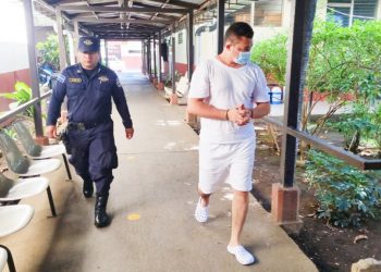 Médico señalado de provocar la muerte de una embarazada en San Miguel enfrenta audiencia