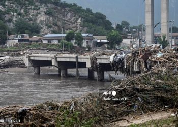 Autoridades chinas reportan la muerte de 30 personas en inundaciones históricas