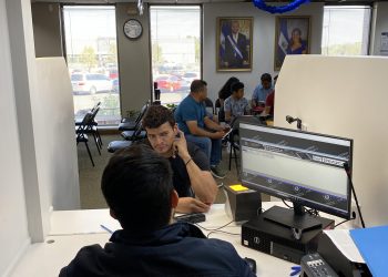 «En este consulado nos sentimos en El Salvador»: Óscar Benítez, compatriota residente en EE.UU.