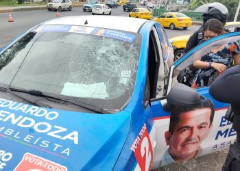 Candidata al parlamento en Ecuador es atacada a balazos por motociclistas