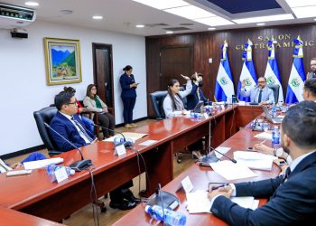 Comisión especial de antejuicio avala petición de desafuero contra diputado Erick García