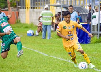 Dragón necesitó de 12 minutos para dar vuelta al marcador y derrotar 3-1 a Limeño
