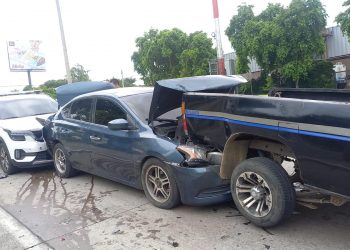 Múltiple accidente de tránsito en Bulevar Monseñor Romero deja lesionados y daños materiales
