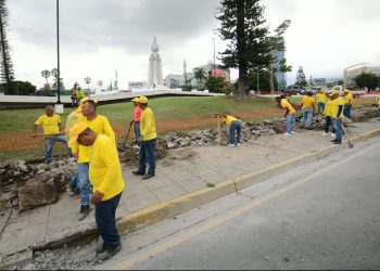 Obras Públicas inicia la reconstrucción de la Plaza Salvador del Mundo