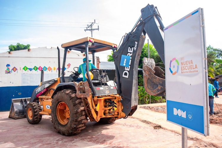Trabajos. Los niños agradecieron a la DOM por mejorar las
instalaciones de su centro escolar.