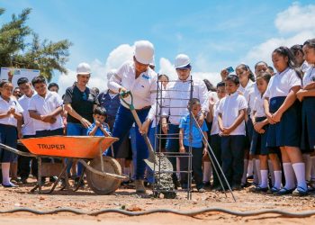 Obras Municipales inicia reconstrucción del Centro Escolar El Roble, que permaneció en abandono por años