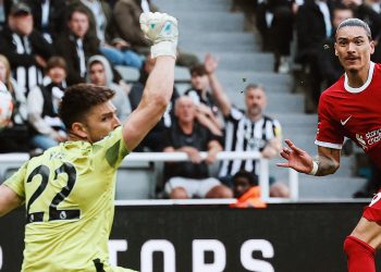 Núñez se pone la capa de héroe para darle la victoria al Liverpool ante el Newcastle
