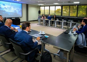 Delegación de empresarios, proveniente de Marruecos, muestran interés en invertir en El Salvador 