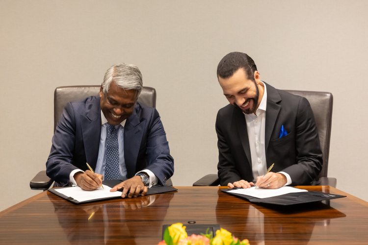 El presidente Nayib Bukele viajó a San Francisco, Estados
Unidos, para oficializar el acuerdo y sostener reuniones con el CEO
principal de Google y otros importantes directores ejecutivos de la
compañía. Foto: cortesía