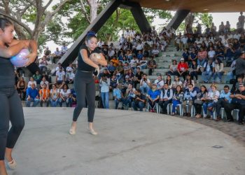 Jóvenes salvadoreños celebraron el cierre del Mes de la Juventud con feria lúdica, en San Salvador