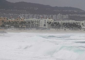 Hilary se degrada a tormenta tropical