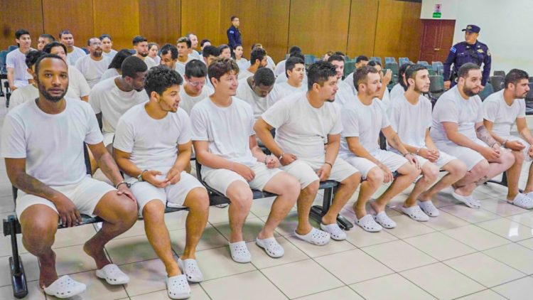 Integrantes de la red criminal Goata a Gota son enjuiciados en los tribunales salvadoreños.