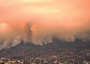 Más de 26,000 evacuados por incendios en isla española de Tenerife
