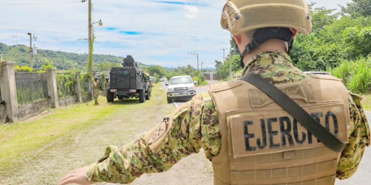 La Fuerza Armada apoya a la PNC en labores de seguridad en Cabanas 1