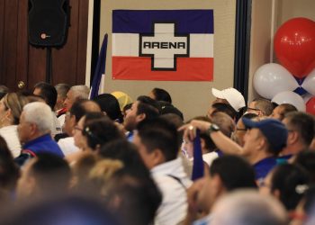 Divisiones y poco apoyo hacen fracasar coalición de la oposición política