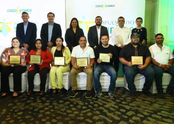 Capacitan a microempresarios en estrategias de negocios