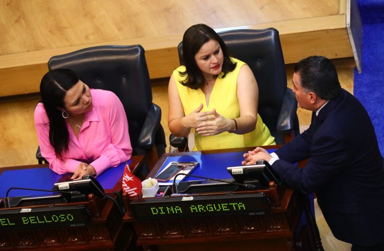 Doble discurso
El bloque opositor
dice que combate
la corrupción,
pero no apoyó la
creación de una
comisión especial
para procesar a un
legislador.