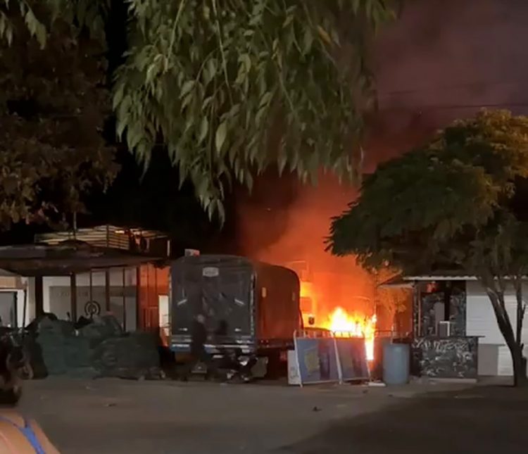 Los agresores
lanzaron un 
artefacto explosivo 
en la estación en 
El Remolino, en 
Taminango. Foto AFP.