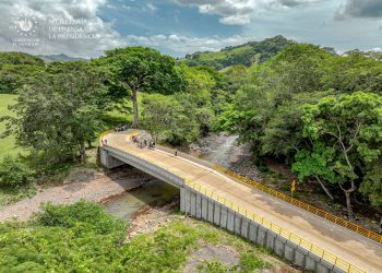 Entregan puente que conectará a Santa Isabel Ishuatán y Cuisnahuat, en Sonsonate