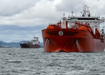 Bonos panameños caen por atasco de buques en el canal