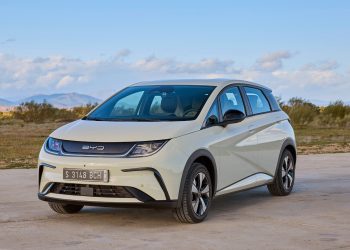 Fabricante chino de autos eléctricos BYD triplica sus beneficios semestrales