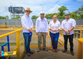 Embajador británico califica de «impactante» el progreso de planta Torogoz