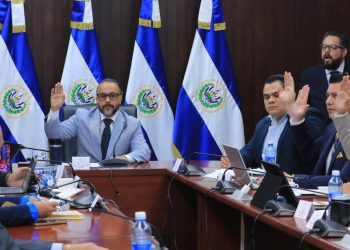 Comisión avala desaforar a diputado Alberto Romero, de ARENA