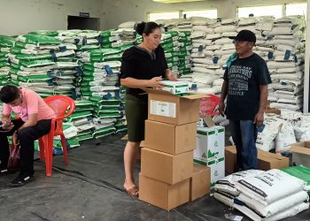 Agricultores reciben sus paquetes en La Unión