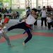 Jóvenes participan en competencia de karate en San Miguel