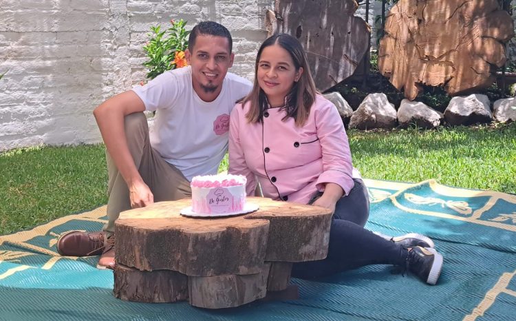 Karla es licenciada en periodismo y Óscar, enfermero, ellos están
casados hace nueve años.