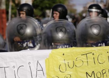 Suspenden actos de campaña por muerte de niña en robo que conmociona a Argentina